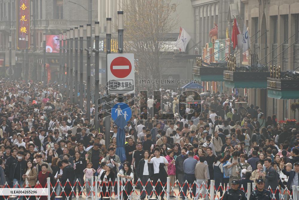 Qingming Festival Holiday Tour Peak in Shanghai