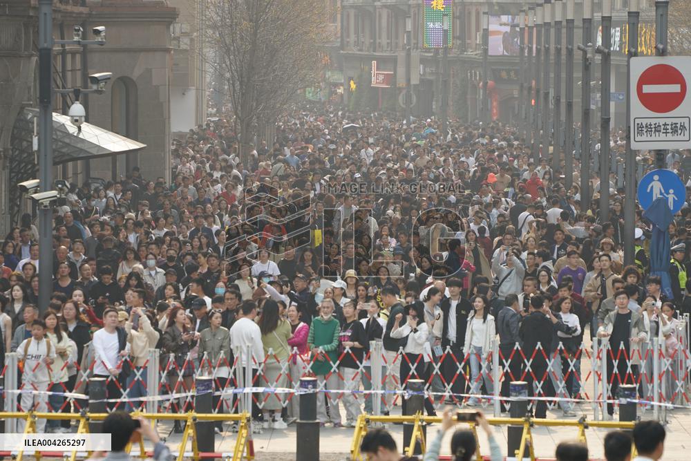 Qingming Festival Holiday Tour Peak in Shanghai