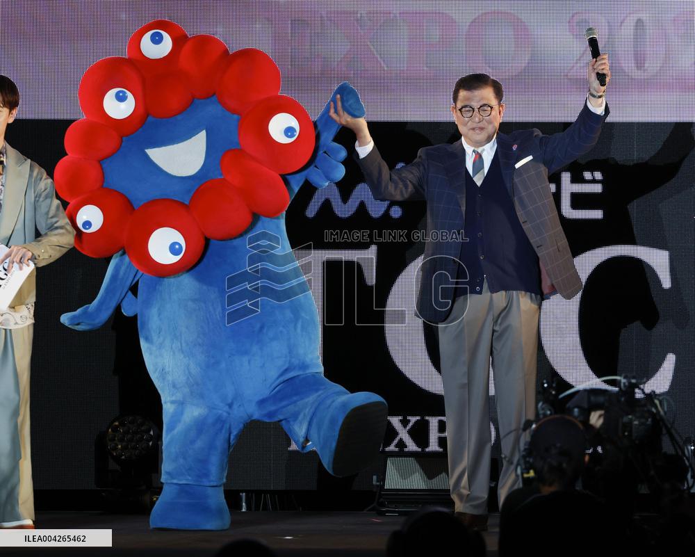 Japan PM Ishiba visits Osaka Expo
