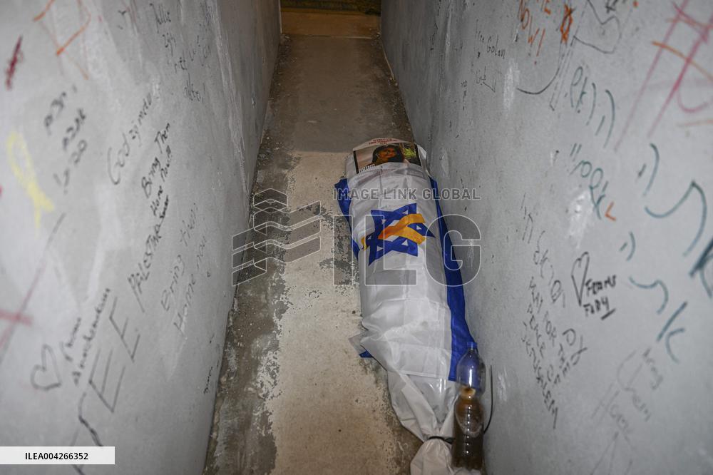 Dutch Hamas Tunnel Replica Sparks Debate - Amsterdam