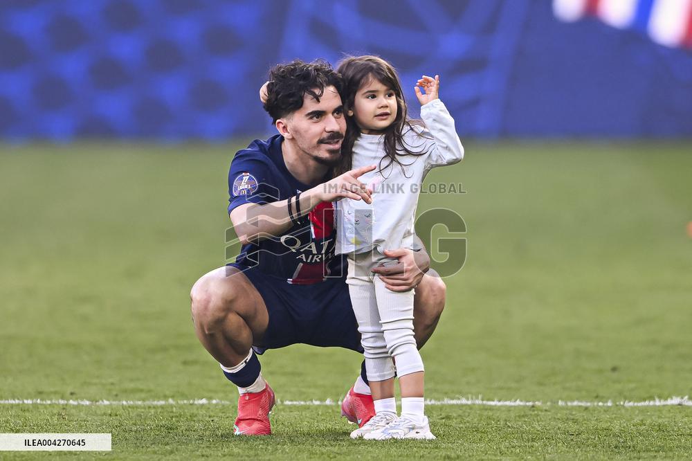 Ligue 1 McDonalds - Paris Saint-Germain v Angers SCO