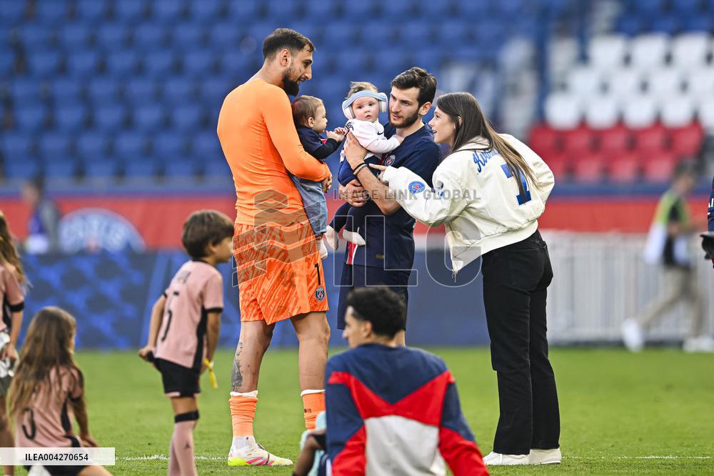 Ligue 1 McDonalds - Paris Saint-Germain v Angers SCO