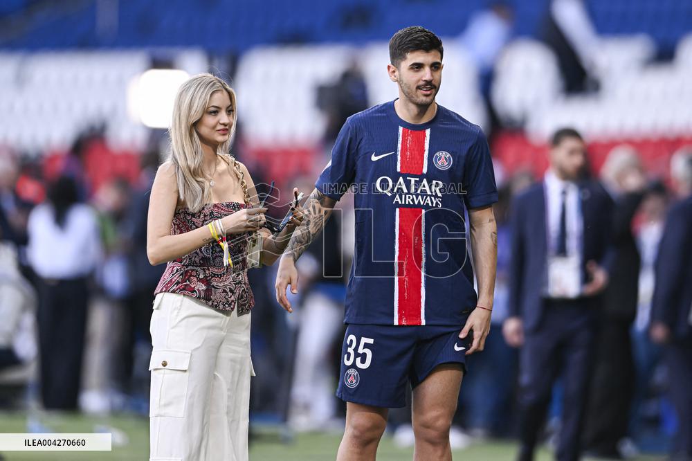 Ligue 1 McDonalds - Paris Saint-Germain v Angers SCO