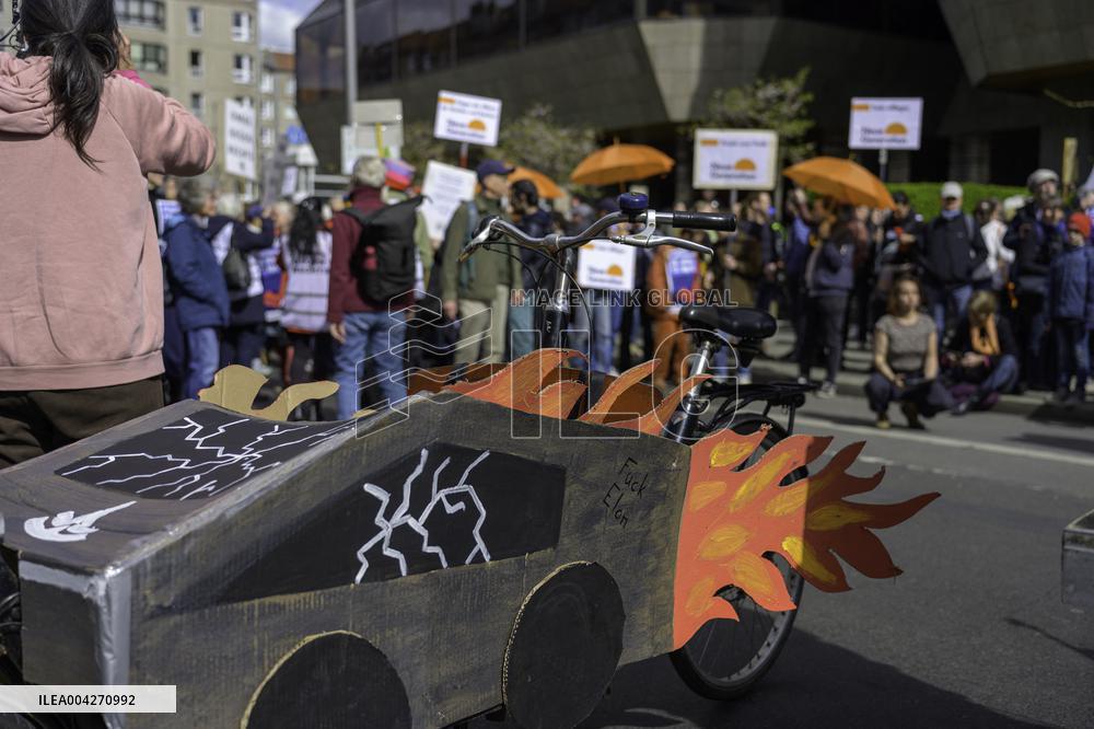 Demonstration against Tesla and Musk - Berlin