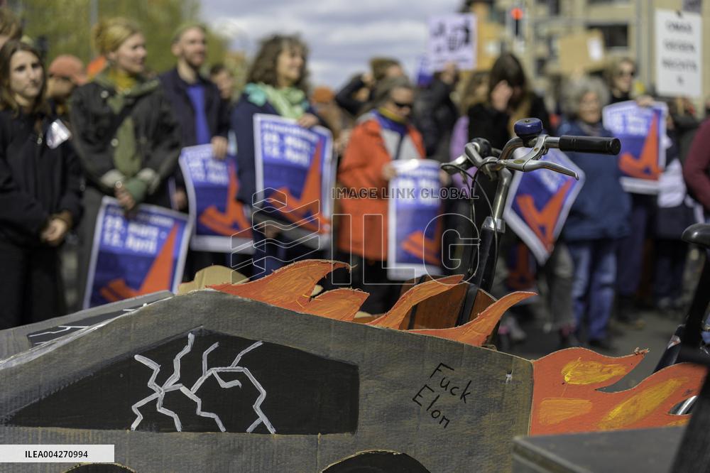 Demonstration against Tesla and Musk - Berlin