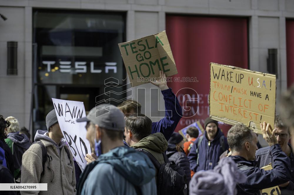 Demonstration against Tesla and Musk - Berlin