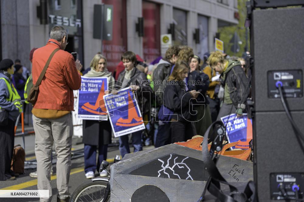 Demonstration against Tesla and Musk - Berlin