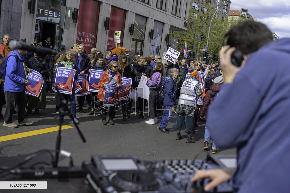Demonstration against Tesla and Musk - Berlin