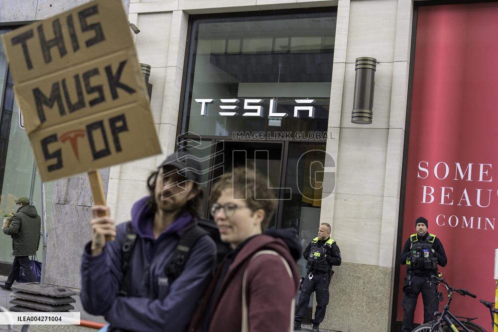 Demonstration against Tesla and Musk - Berlin