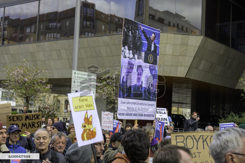 Demonstration against Tesla and Musk - Berlin