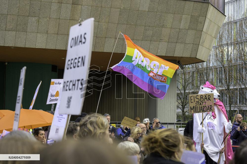 Demonstration against Tesla and Musk - Berlin