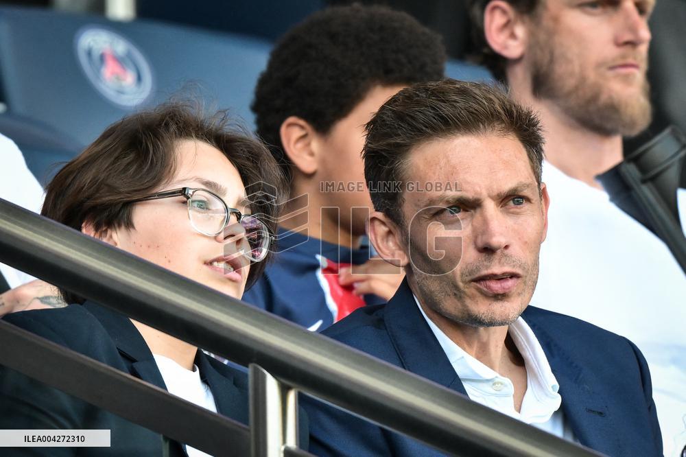 Ligue 1 PSG vs ANGERS SCO - celebrities - FA