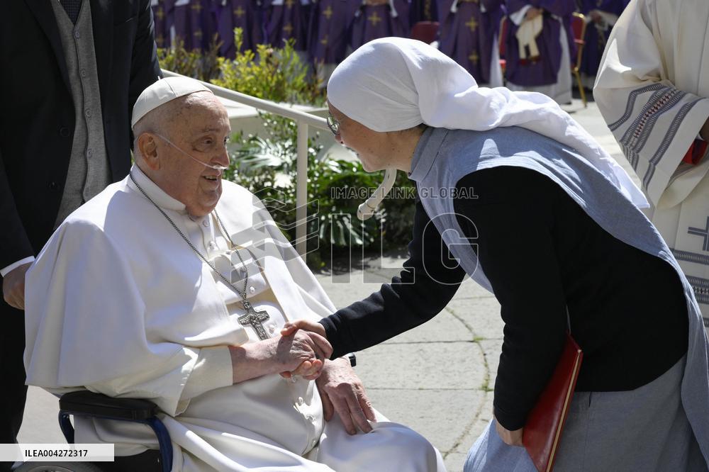 Pope Francis Arrives At The End Of A Mass In St Peters Square - Vatican