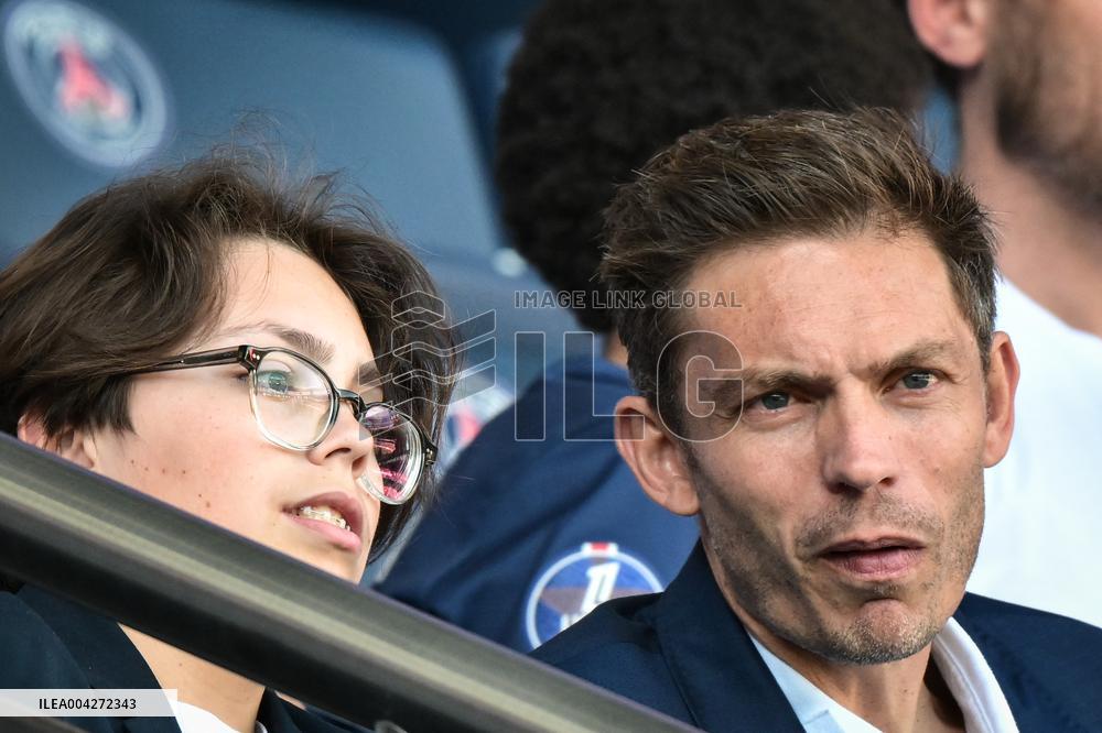 Ligue 1 PSG vs ANGERS SCO - celebrities - FA