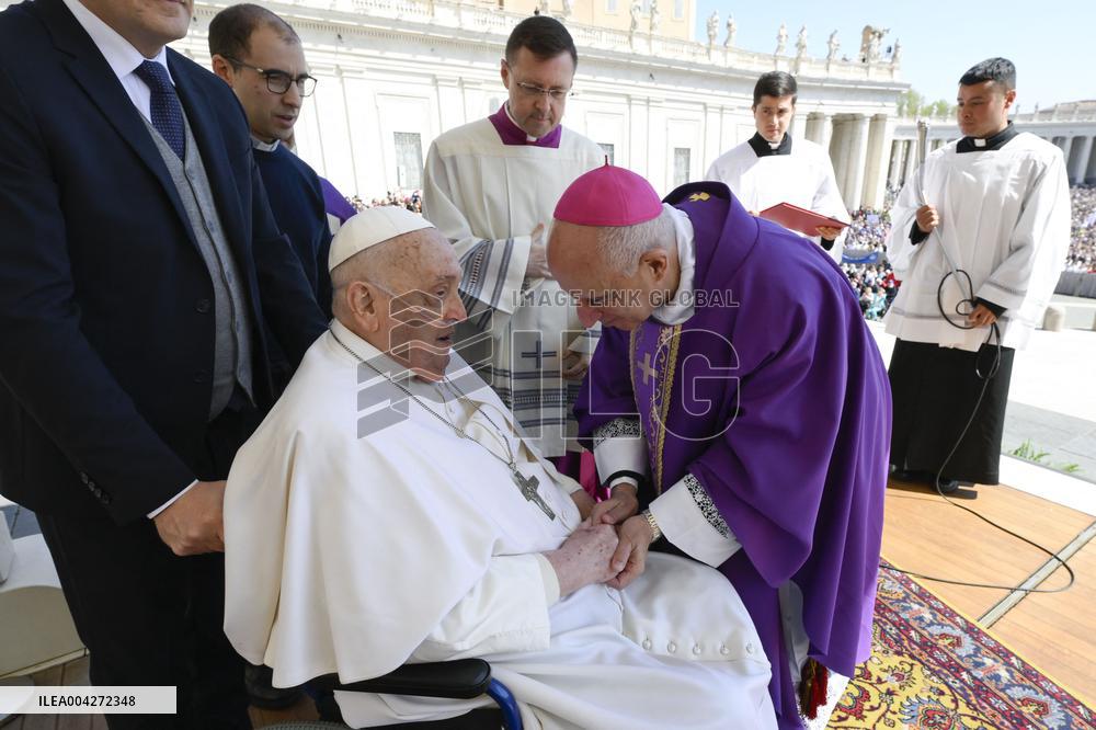 Pope Francis Arrives At The End Of A Mass In St Peters Square - Vatican