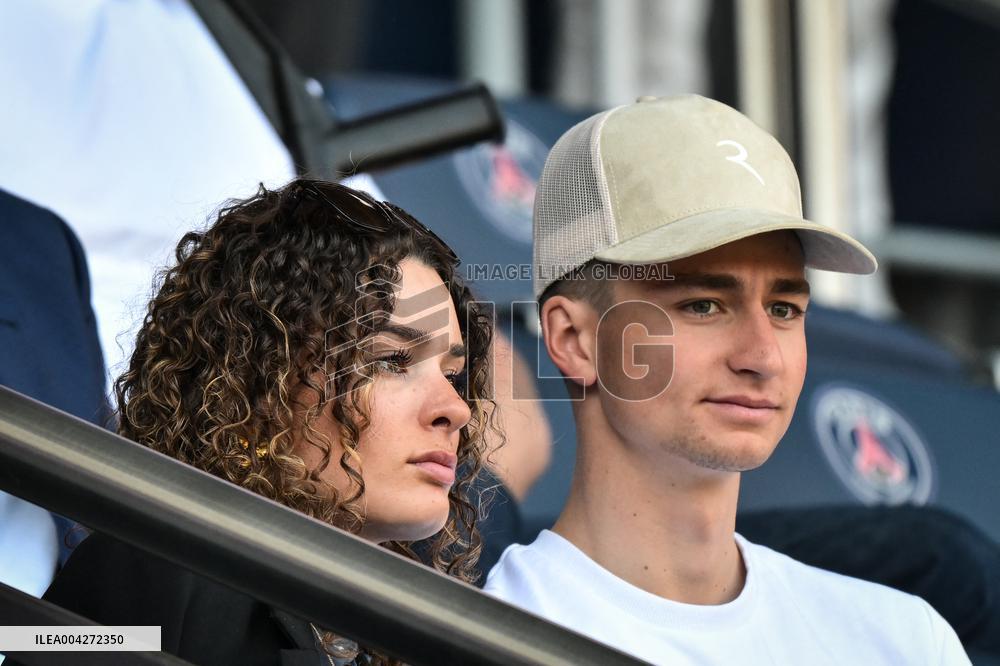 Ligue 1 PSG vs ANGERS SCO - celebrities - FA