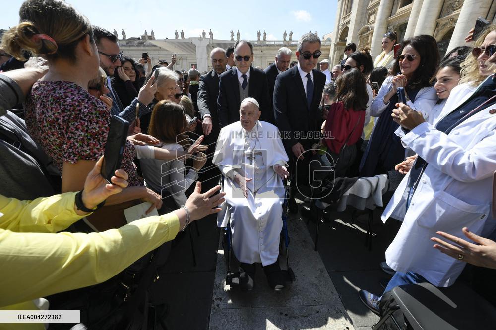 Pope Francis Arrives At The End Of A Mass In St Peters Square - Vatican