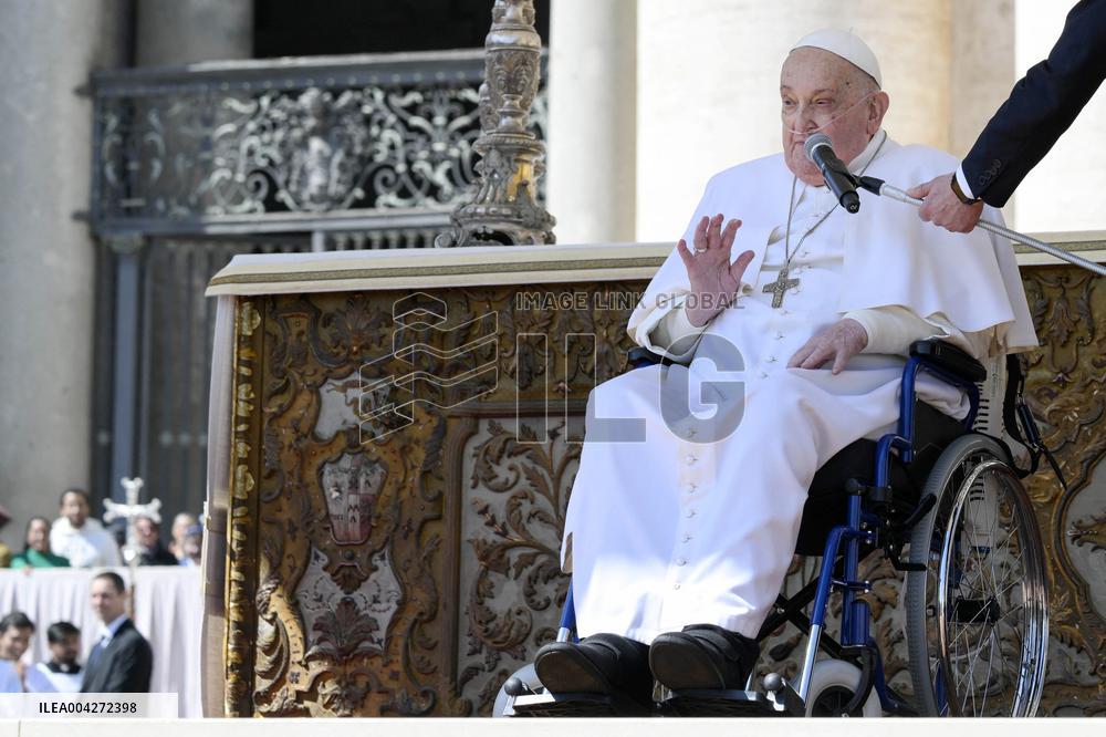 Pope Francis Surprise Appearance in St Peter's Square - Vatican