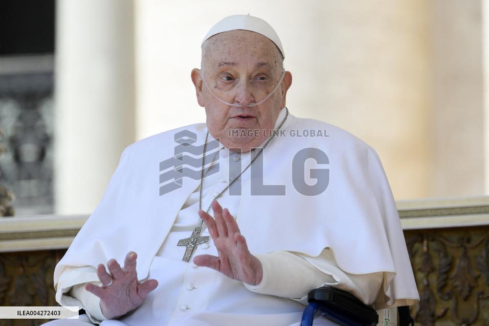 Pope Francis Surprise Appearance in St Peter's Square - Vatican