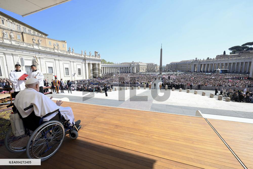 Pope Francis Surprise Appearance in St Peter's Square - Vatican