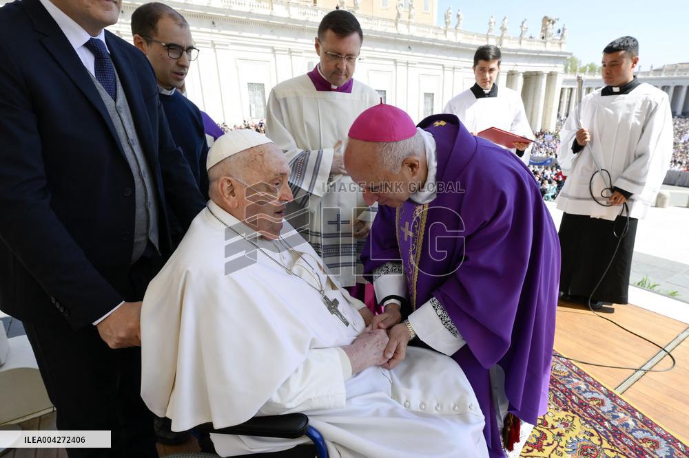 Pope Francis Surprise Appearance in St Peter's Square - Vatican