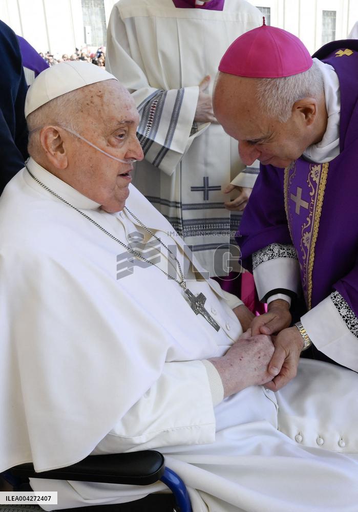 Pope Francis Surprise Appearance in St Peter's Square - Vatican