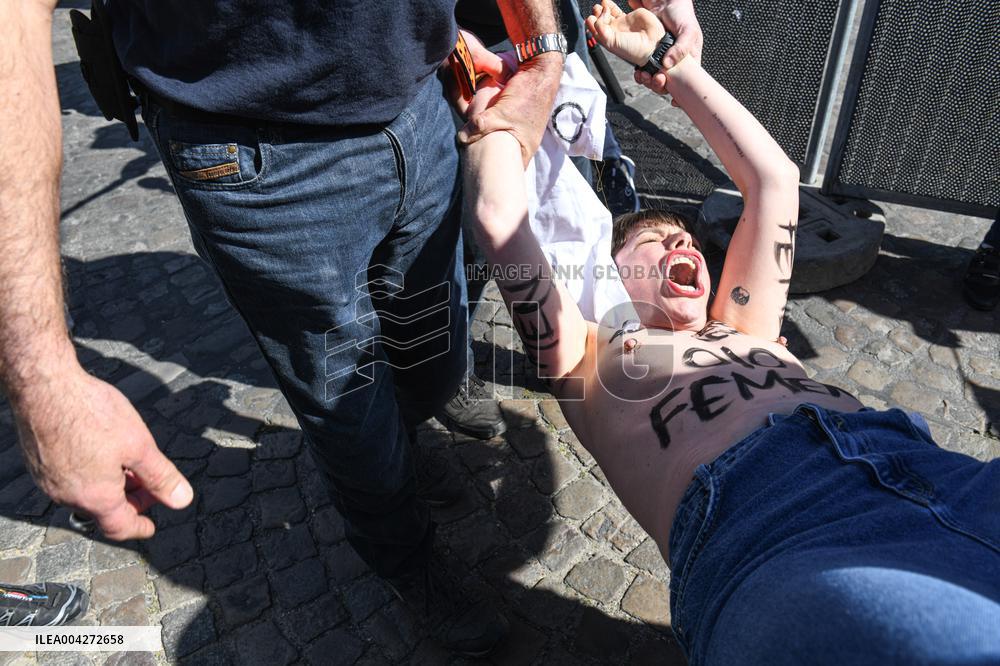 Femen Evacuated From RN Rally - Paris