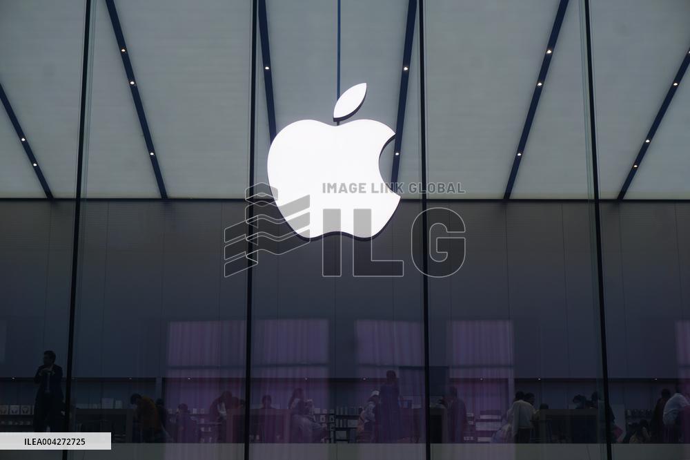 Apple Market Value Decreases Due To Equivalent Tariffs