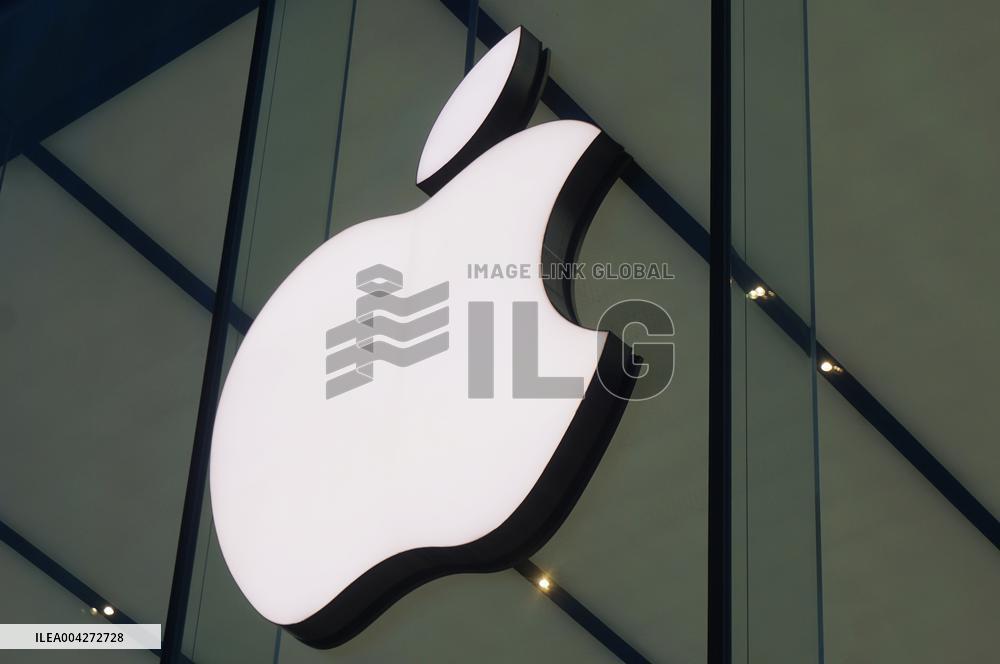 Apple Market Value Decreases Due To Equivalent Tariffs