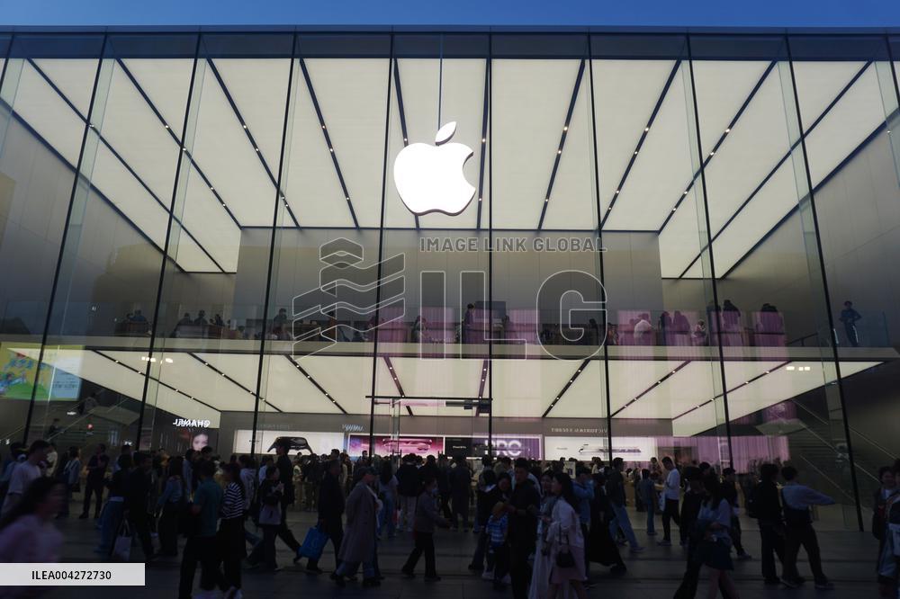 Apple Market Value Decreases Due To Equivalent Tariffs