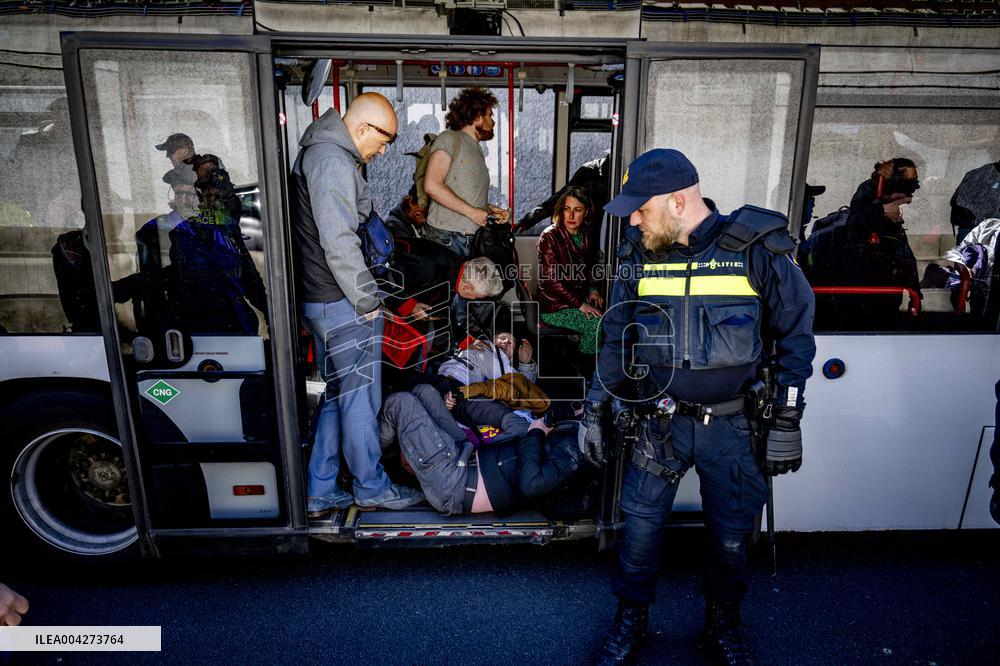 Extinction Rebellion Occupies Again A12 - The Hague