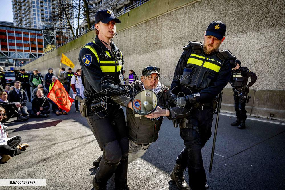Extinction Rebellion Occupies Again A12 - The Hague