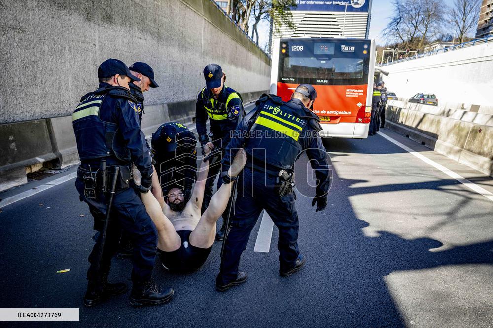 Extinction Rebellion Occupies Again A12 - The Hague