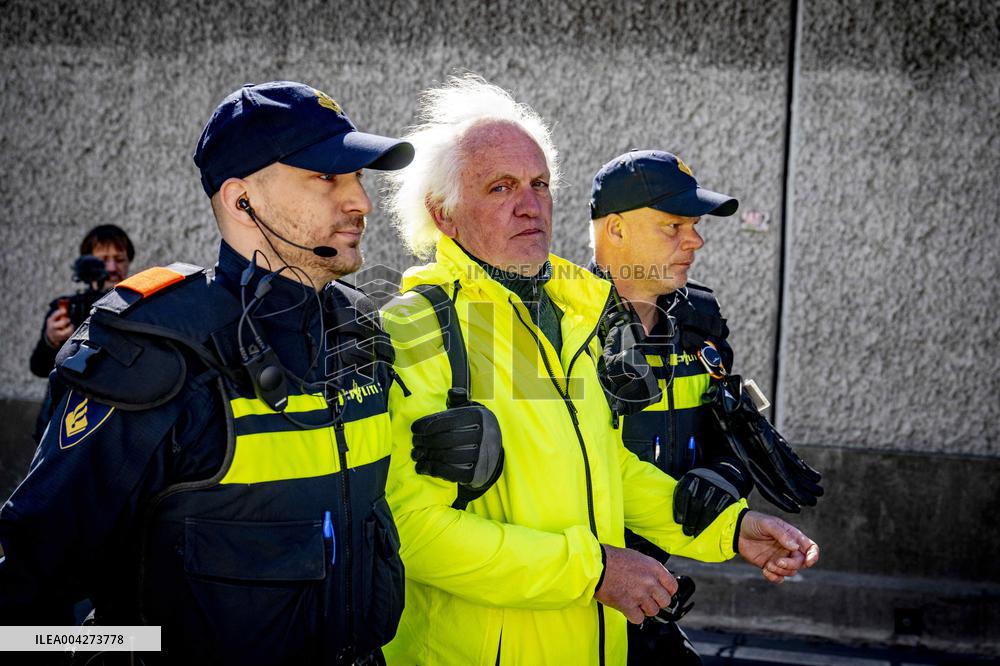 Extinction Rebellion Occupies Again A12 - The Hague