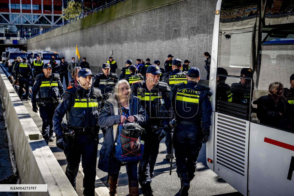 Extinction Rebellion Occupies Again A12 - The Hague