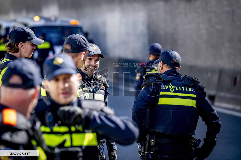 Extinction Rebellion Occupies Again A12 - The Hague