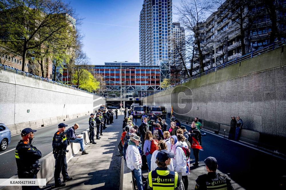 Extinction Rebellion Occupies Again A12 - The Hague