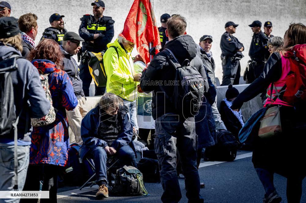 Extinction Rebellion Occupies Again A12 - The Hague