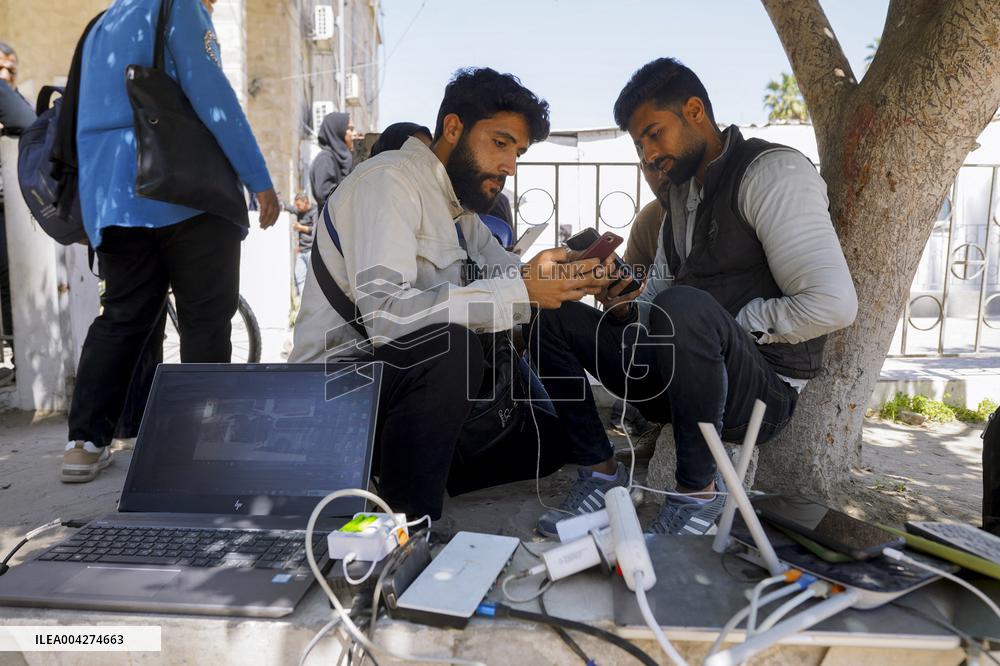 Journalists' Daily Life in Gaza