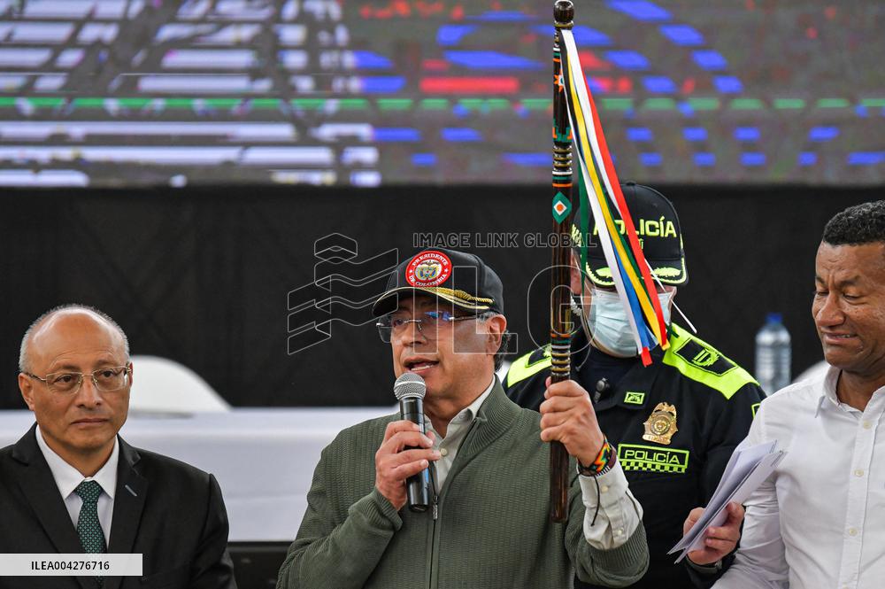 Colombia's Armed Group 'Comuneros del Sur' First to Disarm in Total Peace Process