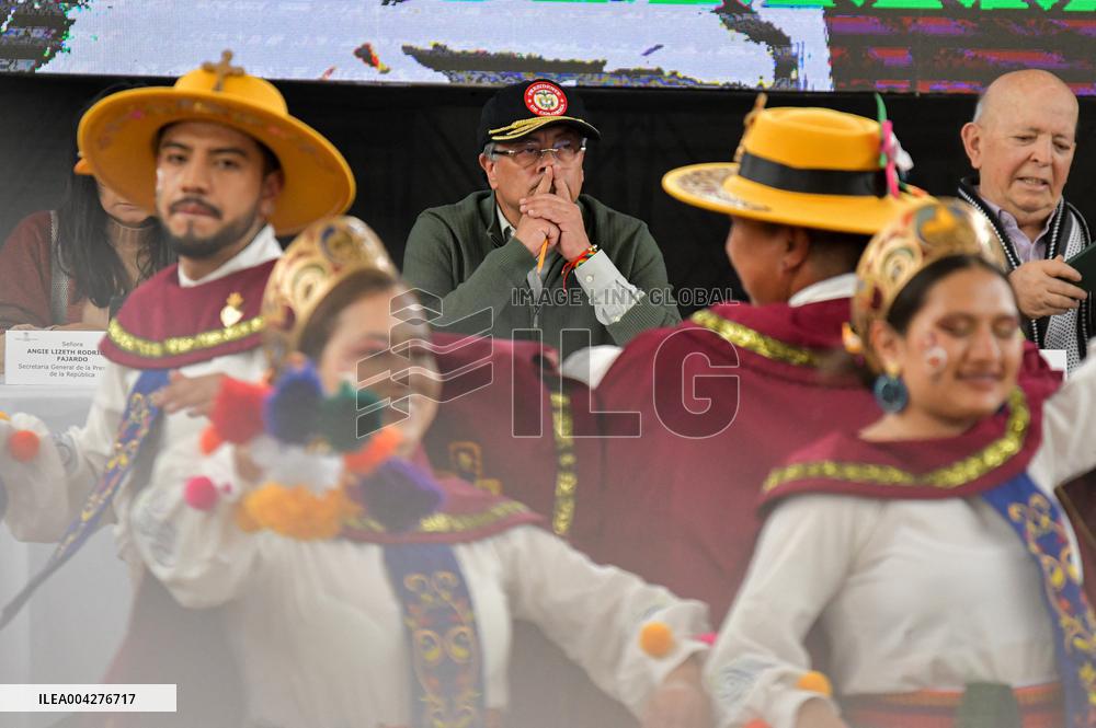 Colombia's Armed Group 'Comuneros del Sur' First to Disarm in Total Peace Process