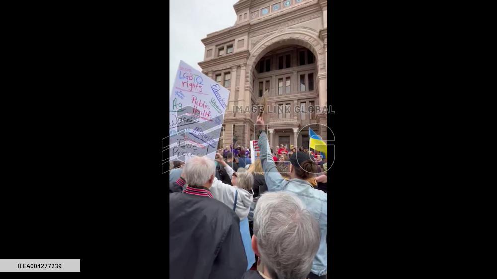 US: ‘Hands Off!’ Protests Against Trump and Elon Musk Erupt Nationwide