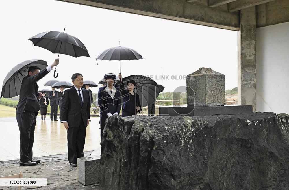 Japan emperor, empress visit Iwoto Island