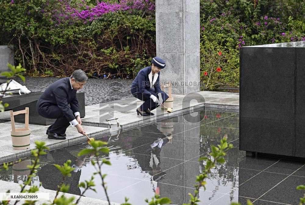 Japan emperor, empress visit Iwoto Island
