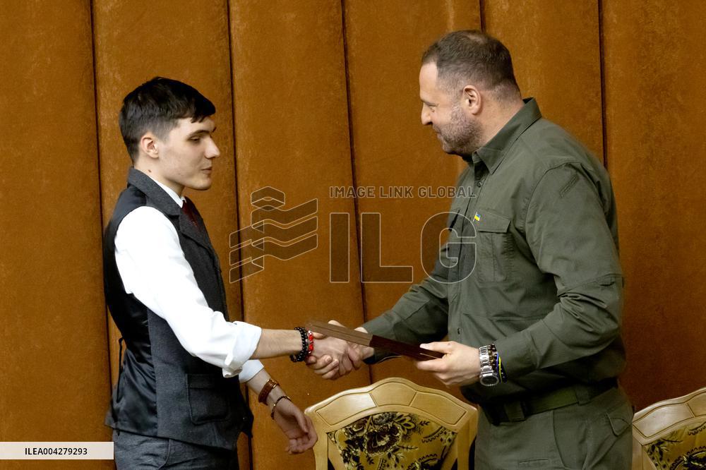 Andriy Yermak meets with students of Institute of International Relations in Kyiv