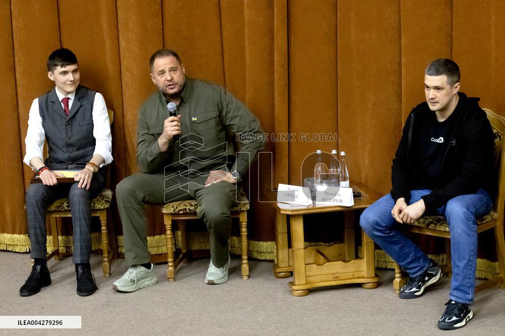 Andriy Yermak meets with students of Institute of International Relations in Kyiv