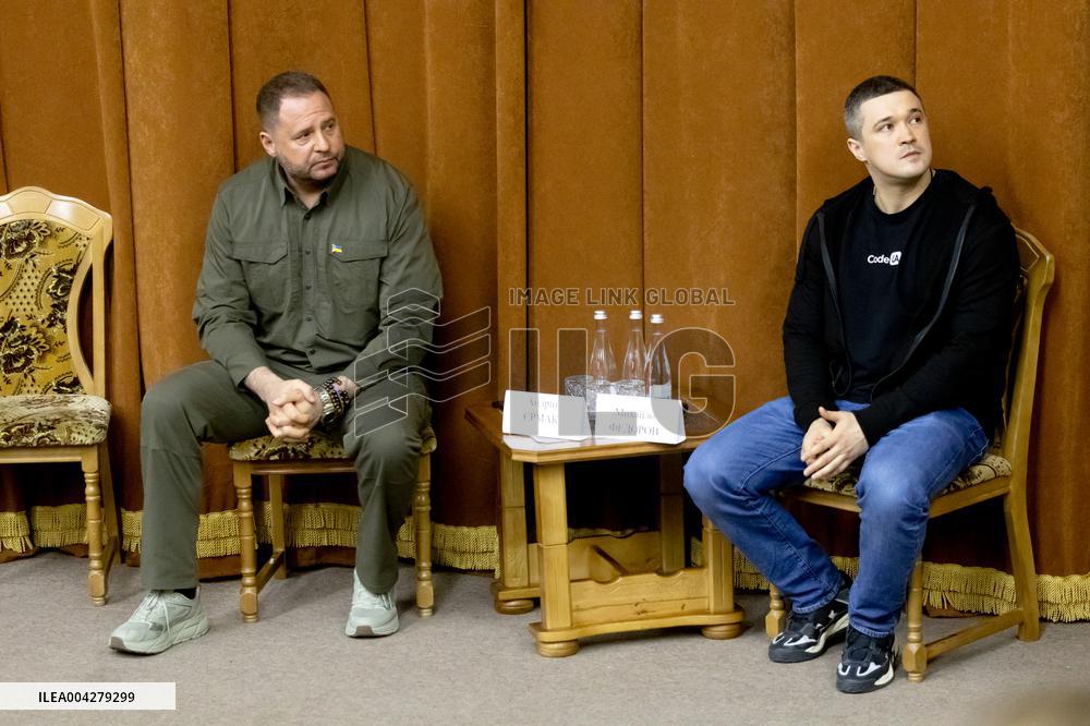 Andriy Yermak meets with students of Institute of International Relations in Kyiv