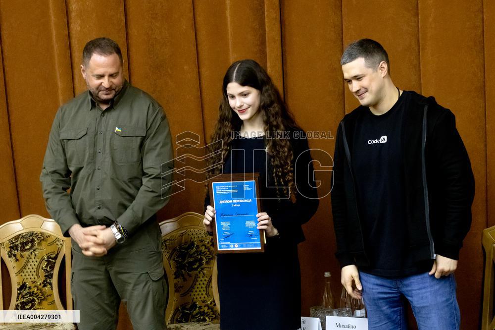Andriy Yermak meets with students of Institute of International Relations in Kyiv