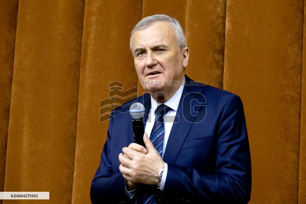 Andriy Yermak meets with students of Institute of International Relations in Kyiv