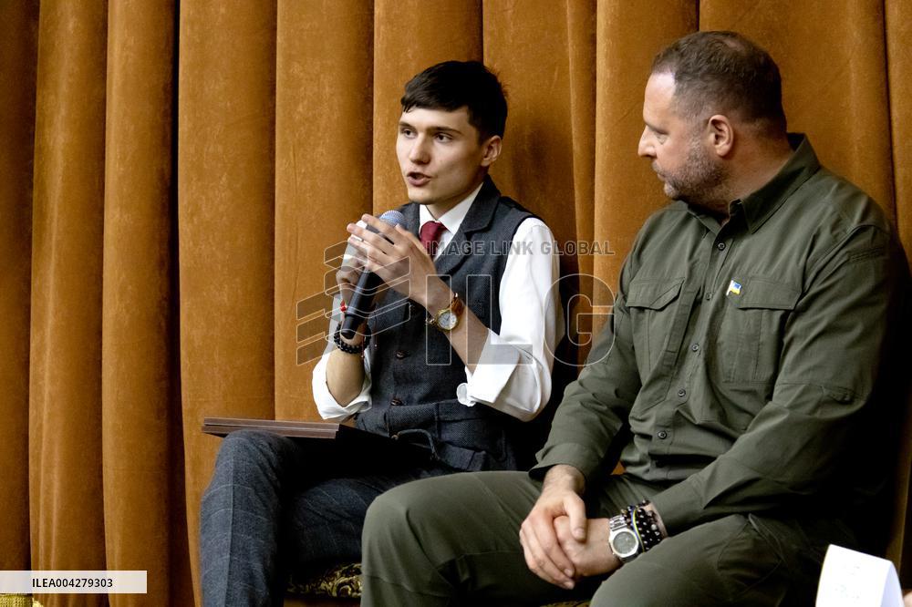 Andriy Yermak meets with students of Institute of International Relations in Kyiv